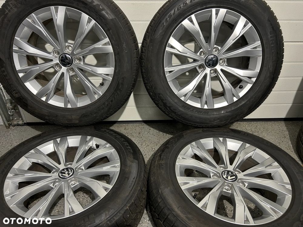 Oryginalne koła zimowe FELGI 17 VW Tiguan II Tayron Kodiaq Q3 Tarraco Pirelli 215/65R17 2021r. 7,5mm jak NOWE - 4