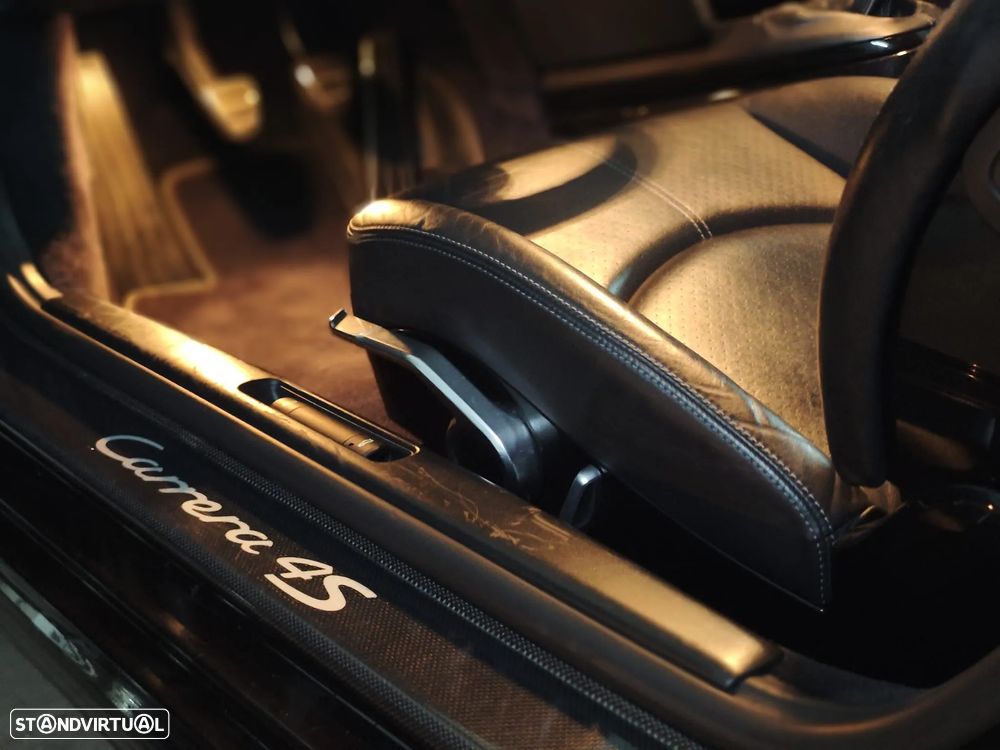Porsche 911 (997) Carrera 4 S - 8