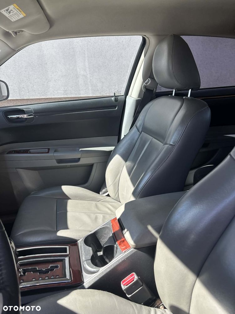 Chrysler 300C 2.7 V6 - 6