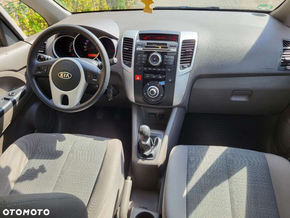 Kia Venga - 8