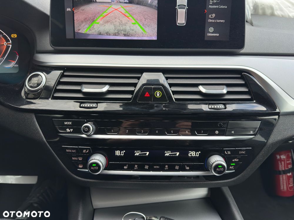 BMW Seria 5 520i mHEV - 15