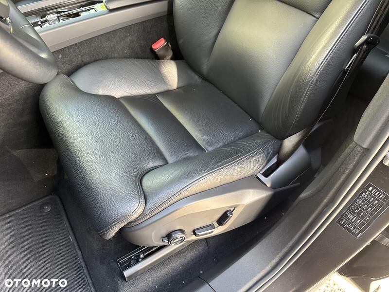 Volvo XC 60 B4 B Plus Dark - 17