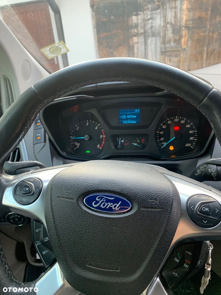 Ford Tourneo Custom - 8