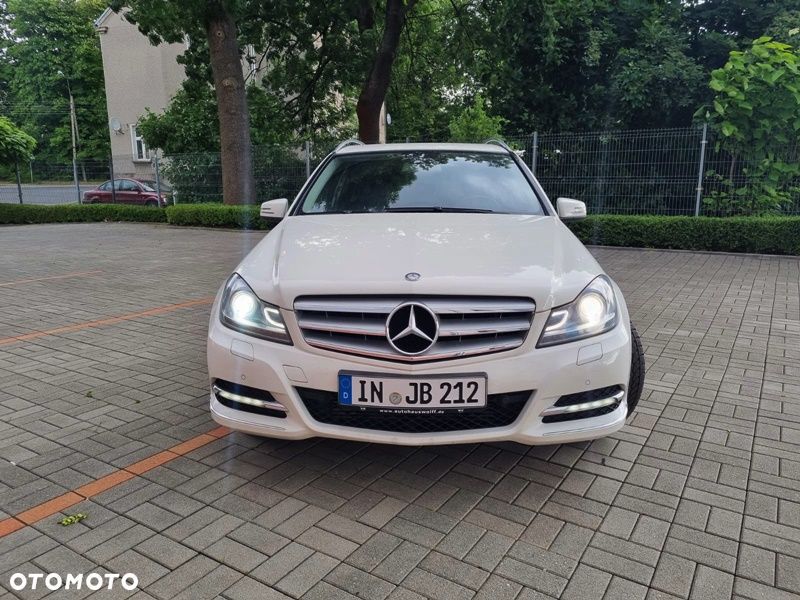 Mercedes-Benz Klasa C 180 CGI BlueEFFICIENCY Avantgarde - 4