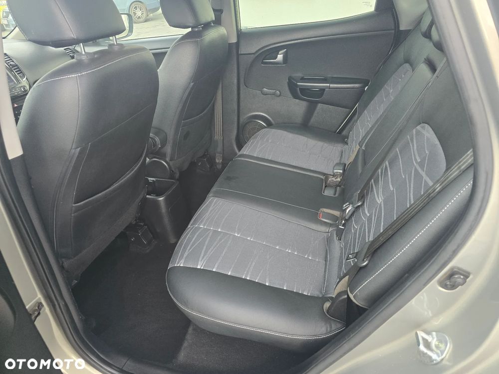 Kia Venga 1.4 CVVT Business Line - 11