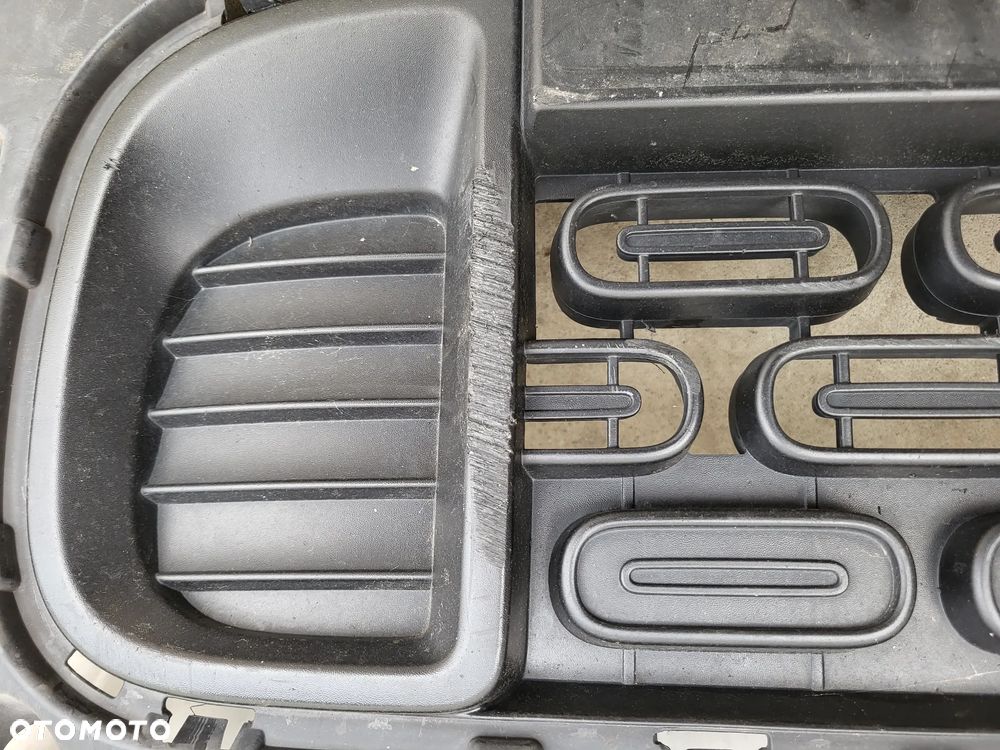 Kratka środkowa zderzaka Citroen Berlingo IV - 2