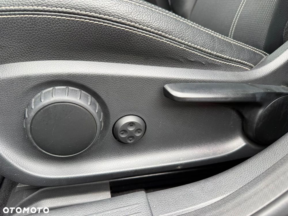 Mercedes-Benz GLA 200 7G-DCT - 18