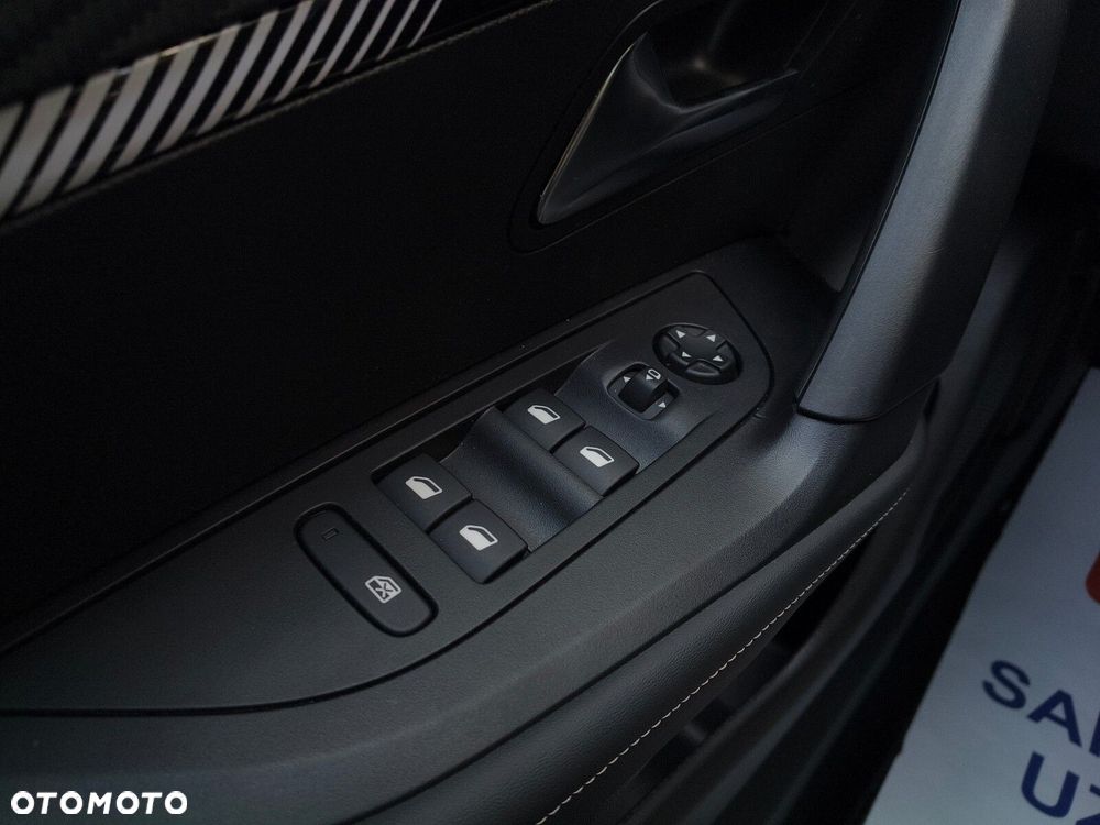Peugeot 2008 1.2 PureTech Allure S&S EAT8 - 31