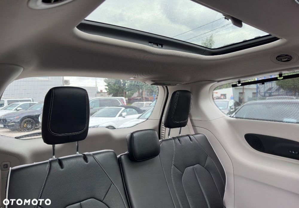Chrysler Pacifica - 39