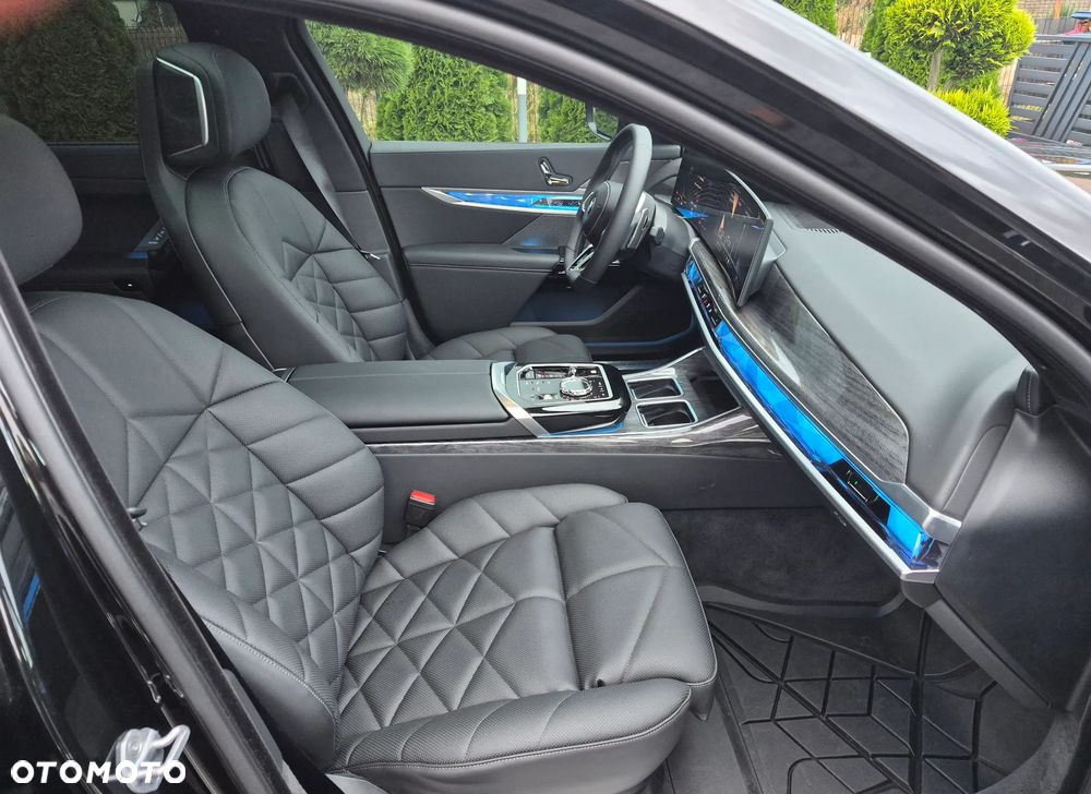 BMW Seria 7 - 8
