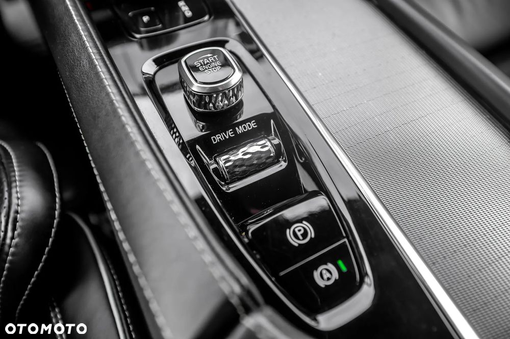 Volvo XC 90 D5 SCR AWD R-Design - 33