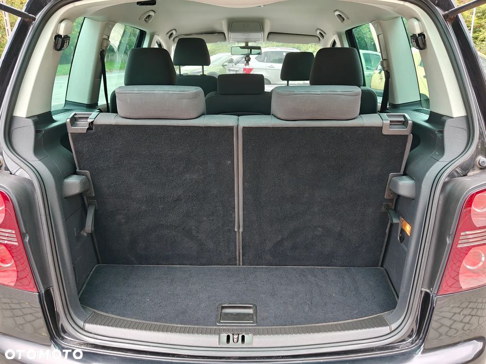 Volkswagen Touran 1.4 TSI Highline Perfectline - 20
