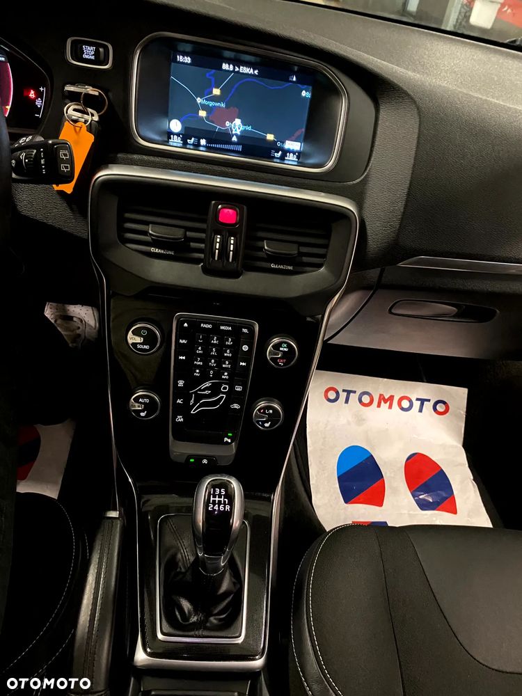 Volvo V40 T2 Drive-E Momentum - 17