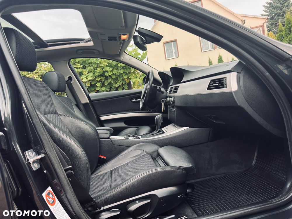 BMW Seria 3 320d DPF Touring - 24