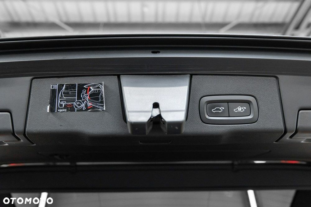 Volvo XC 60 B4 D AWD Geartronic Momentum - 37