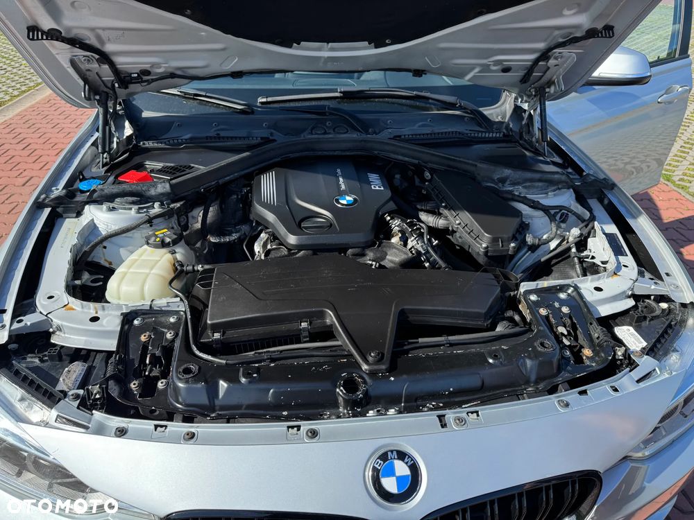 BMW Seria 3 320d Sport Line - 10