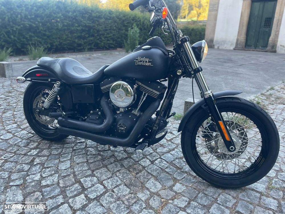 Harley-Davidson Dyna Street Bob - 2