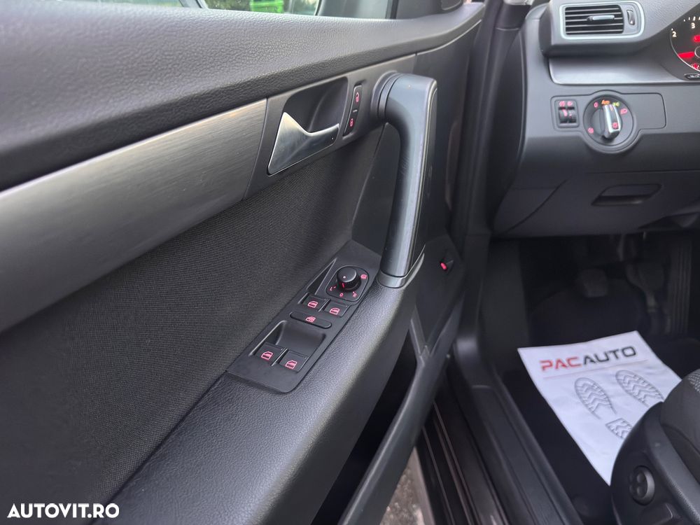 Volkswagen Passat 2.0 TDI Blue TDI Comfortline - 16