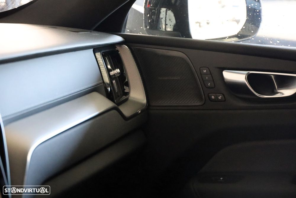 Volvo XC 60 T6 AWD Ultra Black Edition - 15