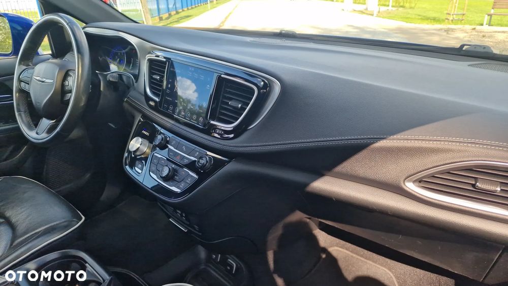 Chrysler Pacifica - 21
