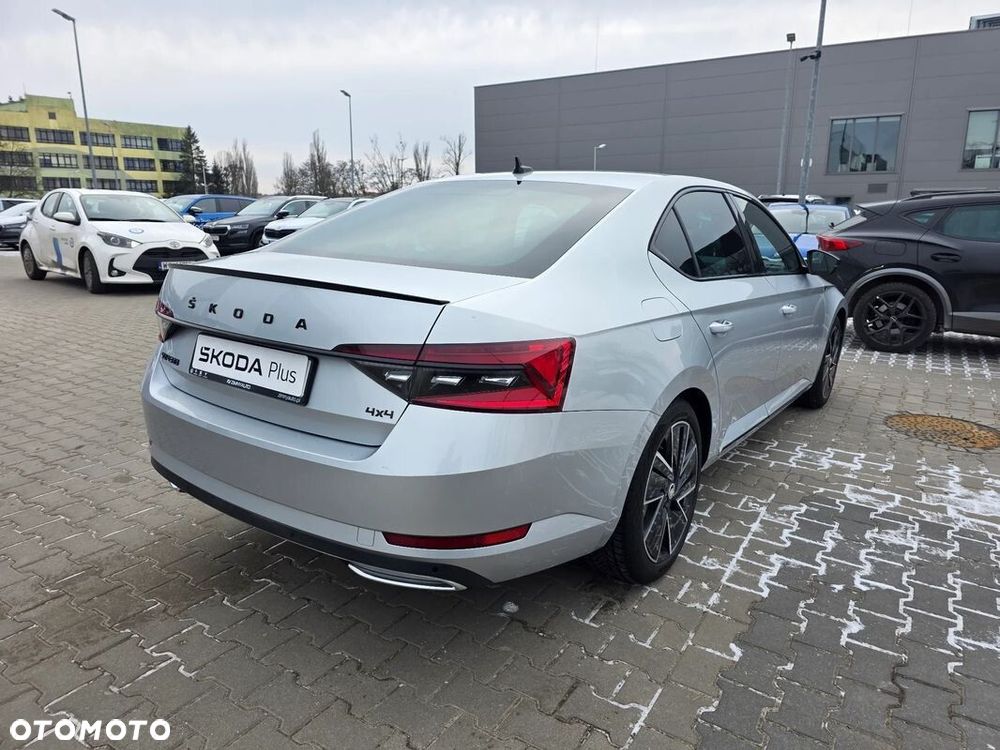 Skoda Superb 2.0 TDI SCR 4x4 Sportline DSG - 4