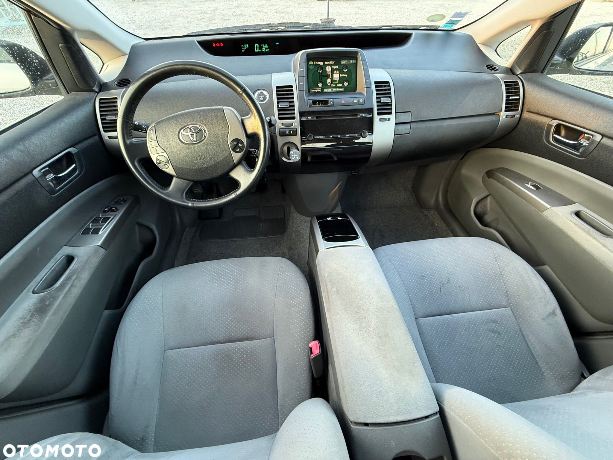 Toyota Prius (Hybrid) - 12