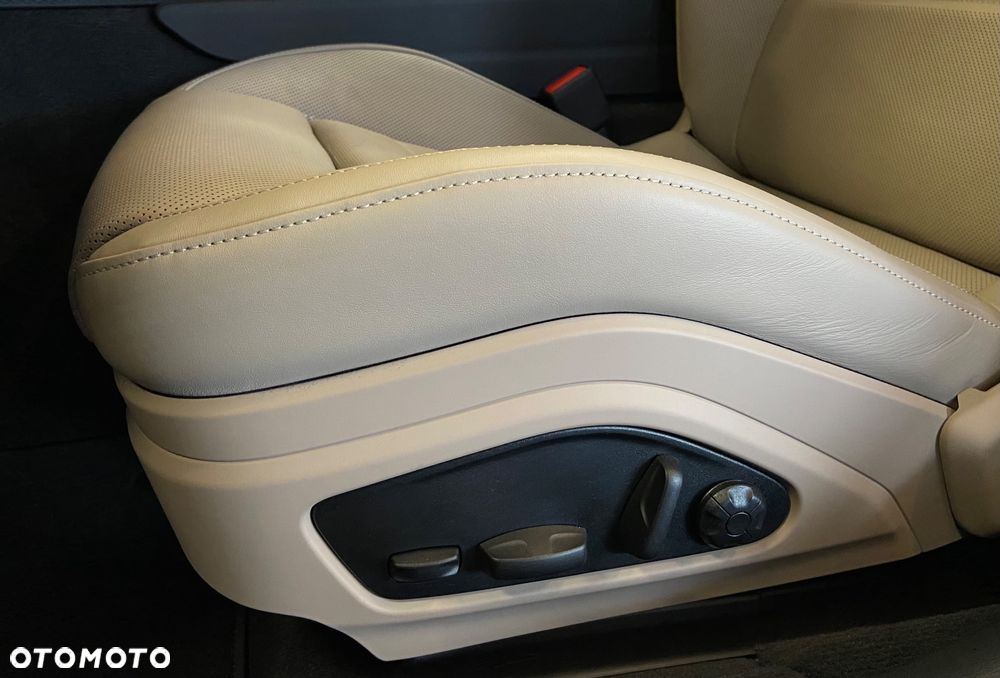 Porsche Panamera 4 E-Hybrid PHEV - 22