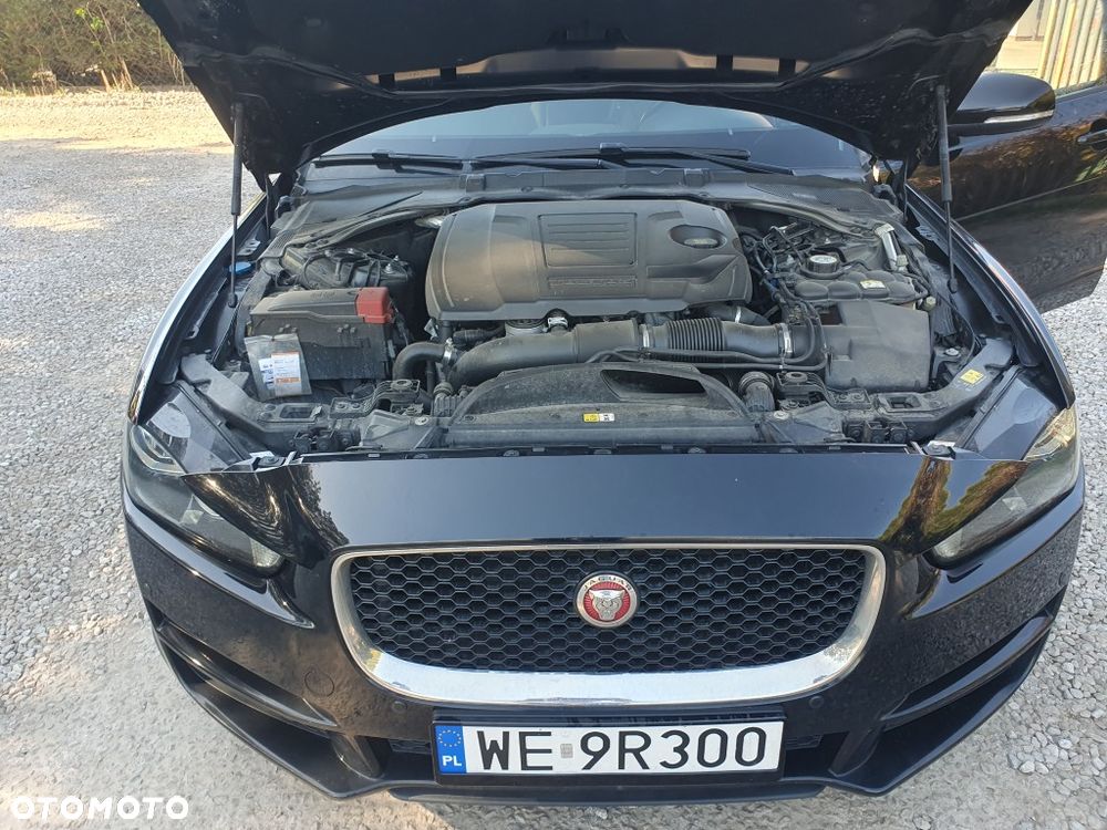 Jaguar XE 2.0 T R-Sport - 24