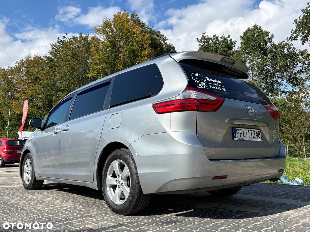 Toyota Sienna 3.5 V6 SE - 11
