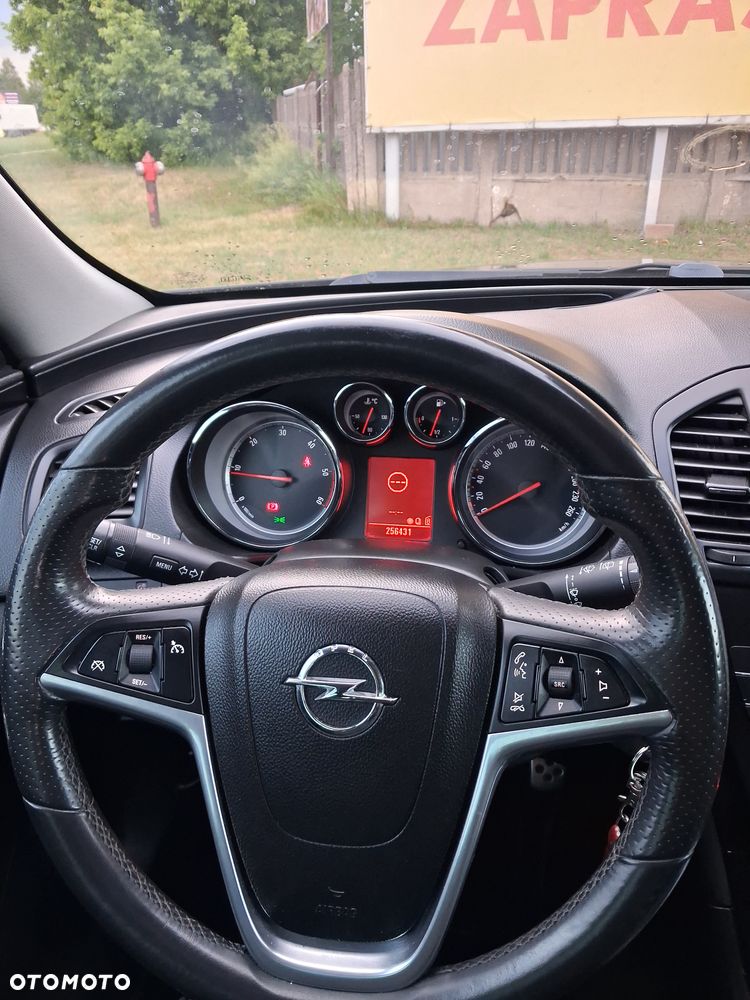 Opel Insignia - 10