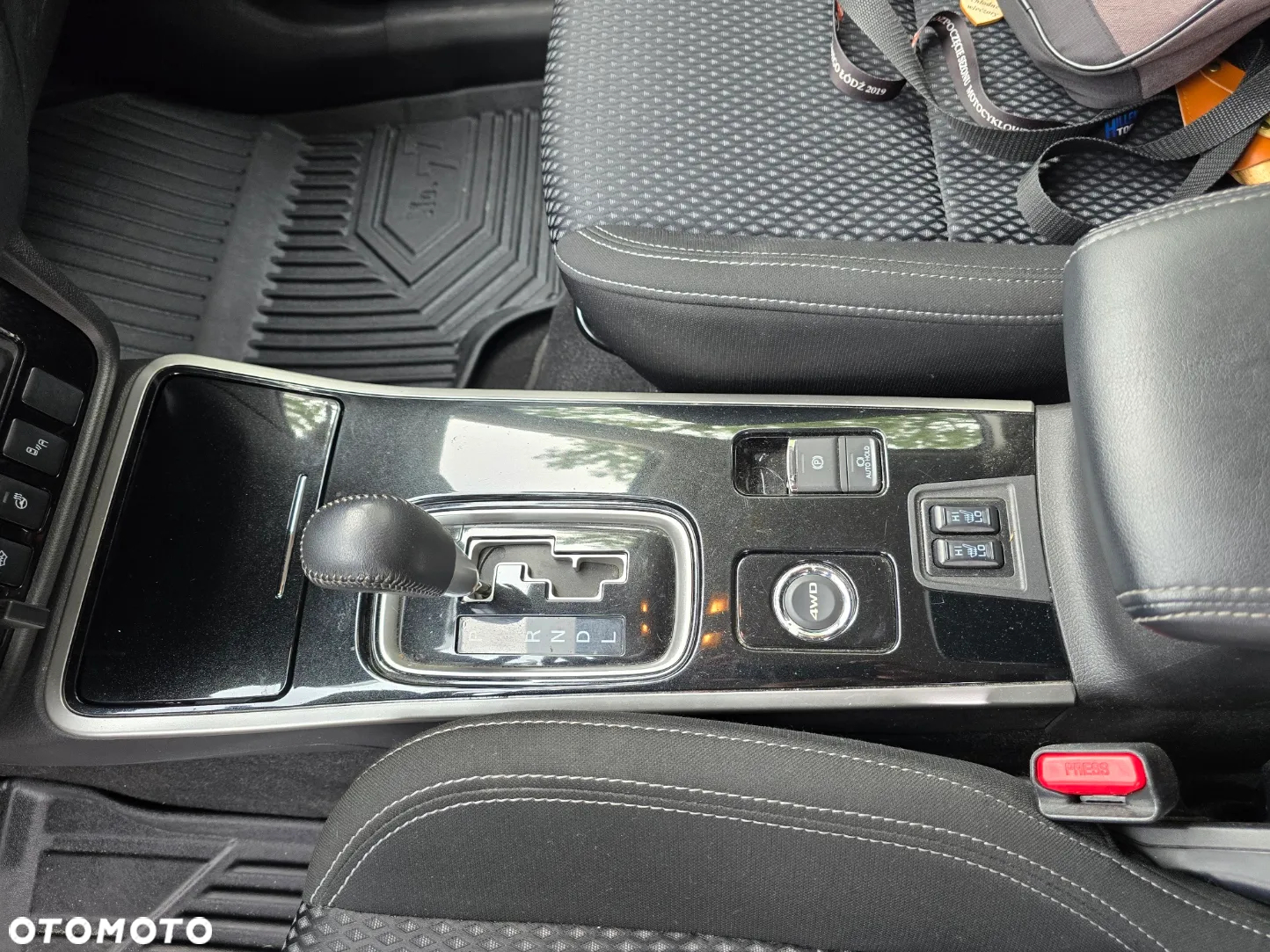 Mitsubishi Outlander 2.0 Instyle + 4WD CVT - 10