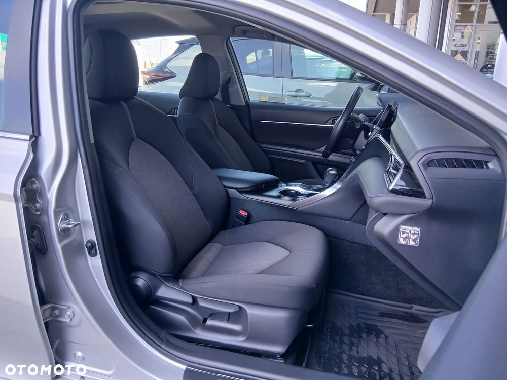 Toyota Camry 2.5 Hybrid Comfort CVT - 22