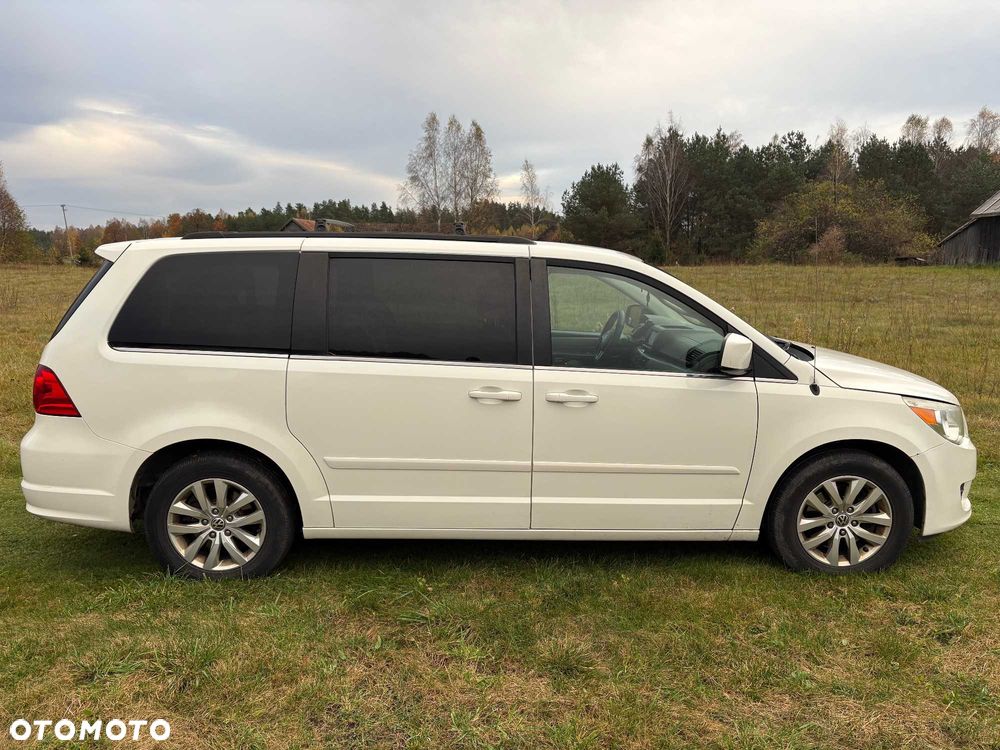 Volkswagen Routan - 4