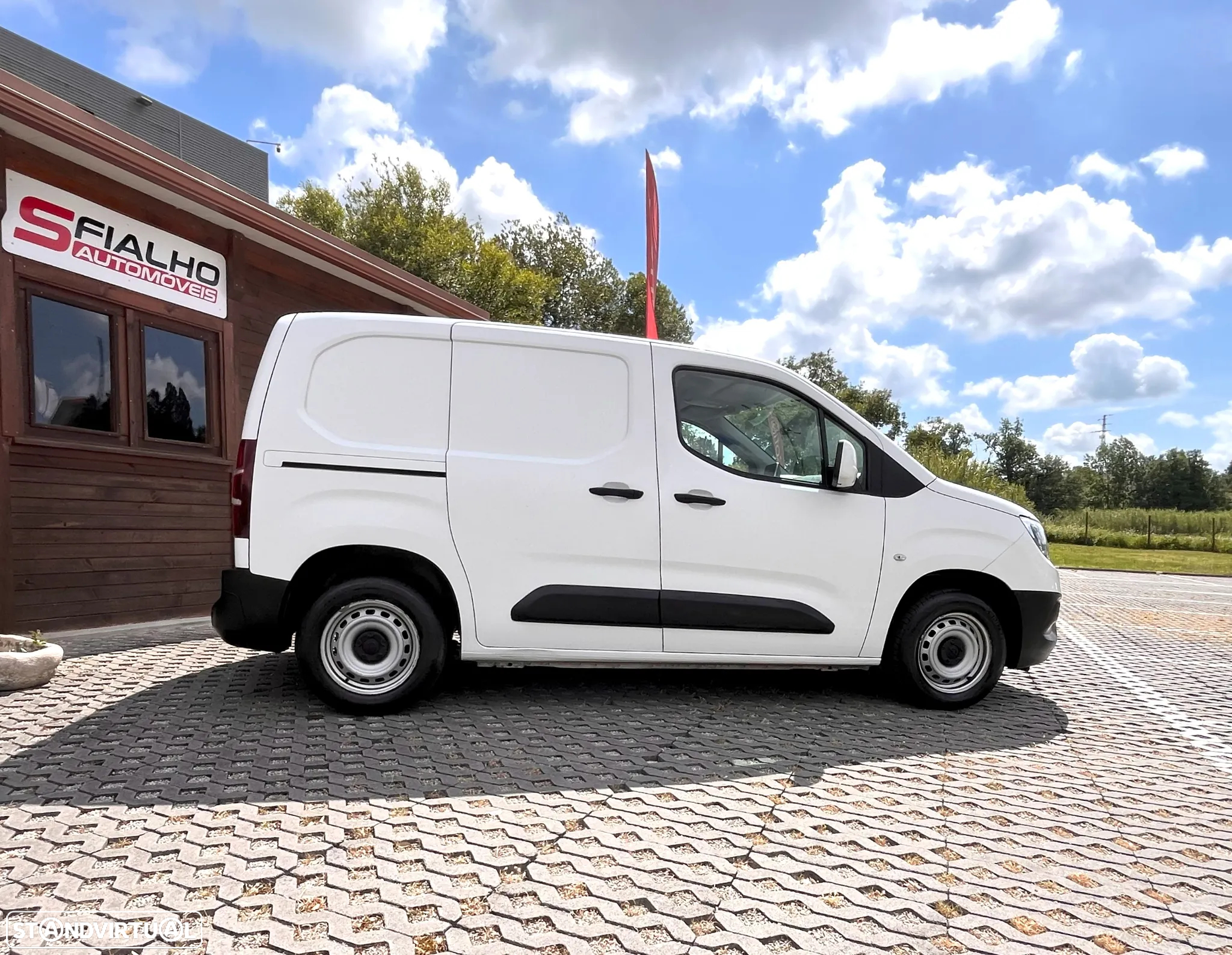 Opel Combo 1.5 CDTI Enjoy 3 lug. Ecrã táctil - 3