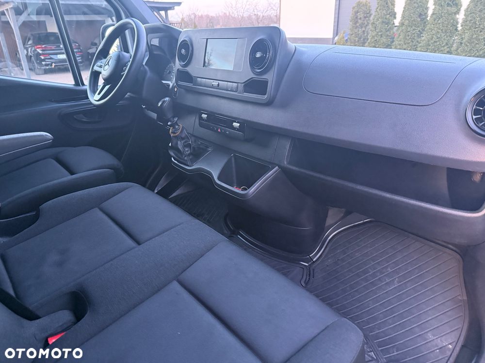 Mercedes-Benz Sprinter - 11