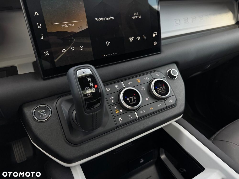 Land Rover Defender - 20