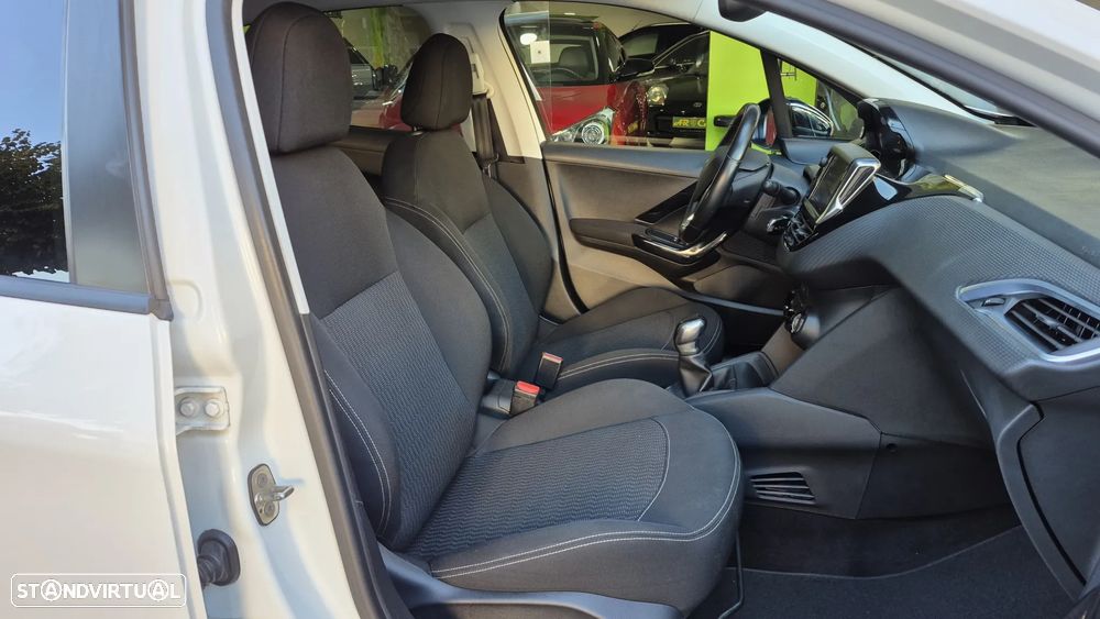 Peugeot 208 1.2 PureTech Style - 13