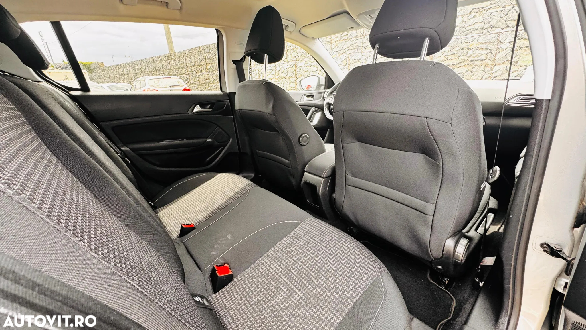 Peugeot 308 1.2 L PureTech Turbo S&S Allure Pack - 21