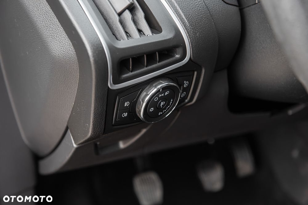 Ford Focus 1.6 EcoBoost Trend - 17