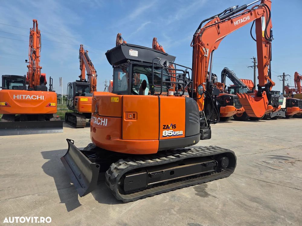 Hitachi ZX85, 8,65 tone, Ad sapare 5m, 2022, 2.427 ore, CUPLA RAPIDA HIDRAULICA+3 CUPE NOI, inst picon pe brate, latime 2,2m, senile cauciuc 90% ok, aer conditionat, computer, reviziile efectuate, ridica aprx 4 tone, leasing 4 ani, CA NOU-PROMOTIE 62.900 EUR - 4