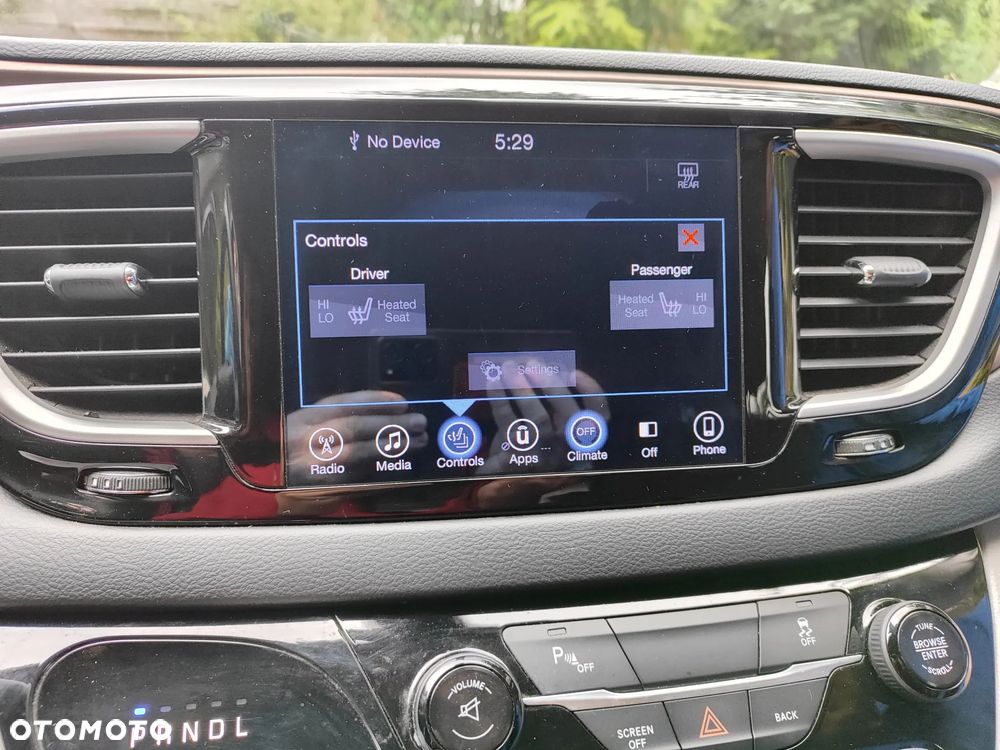 Chrysler Pacifica - 12