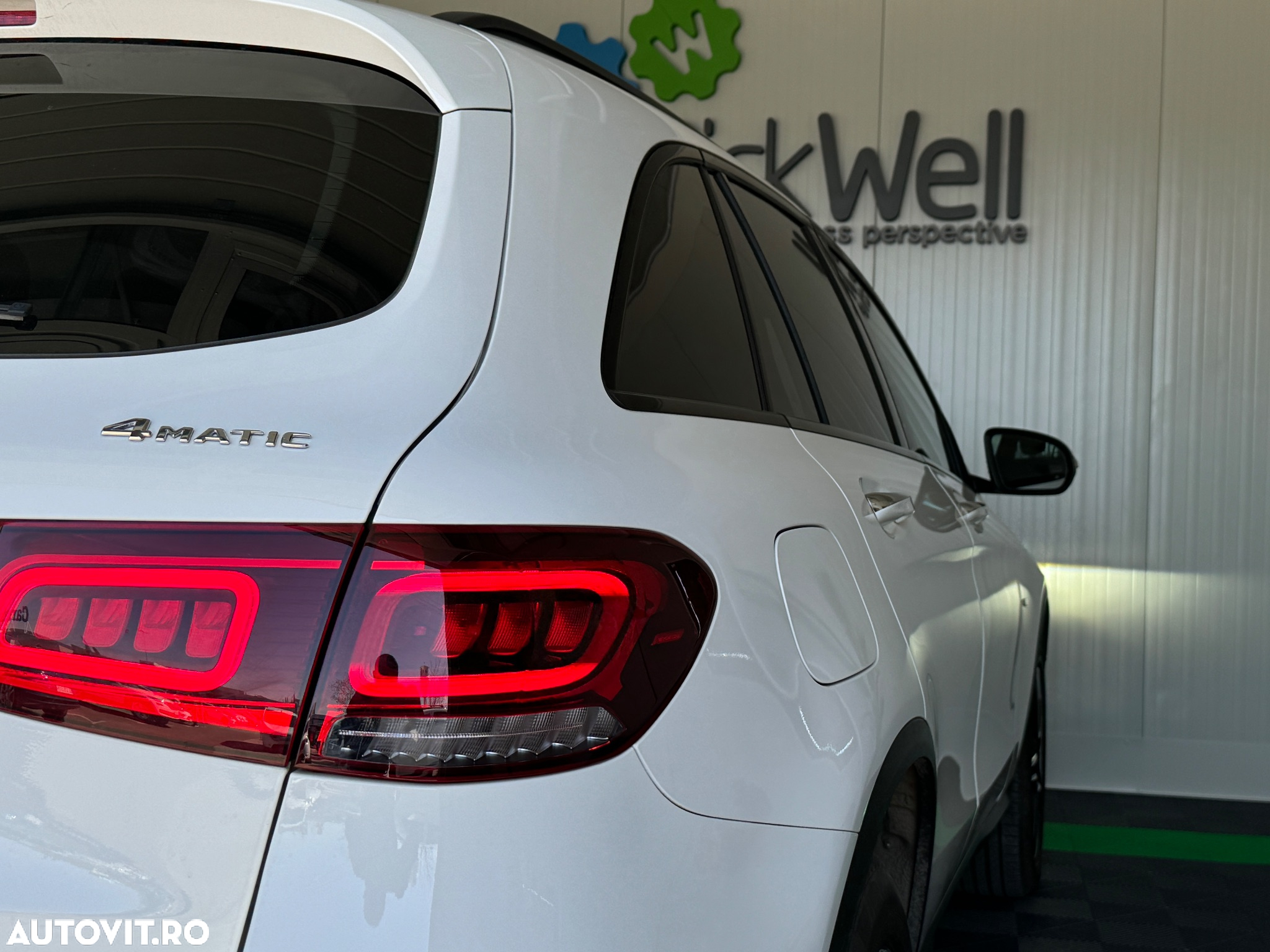 Mercedes-Benz GLC 300 e 4MATIC - 8