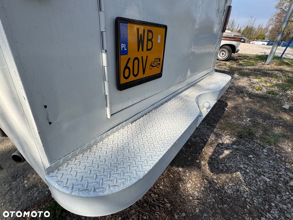 Ford Econoline - 8