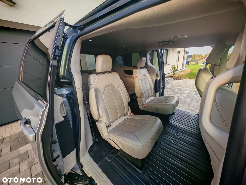 Chrysler Pacifica - 25