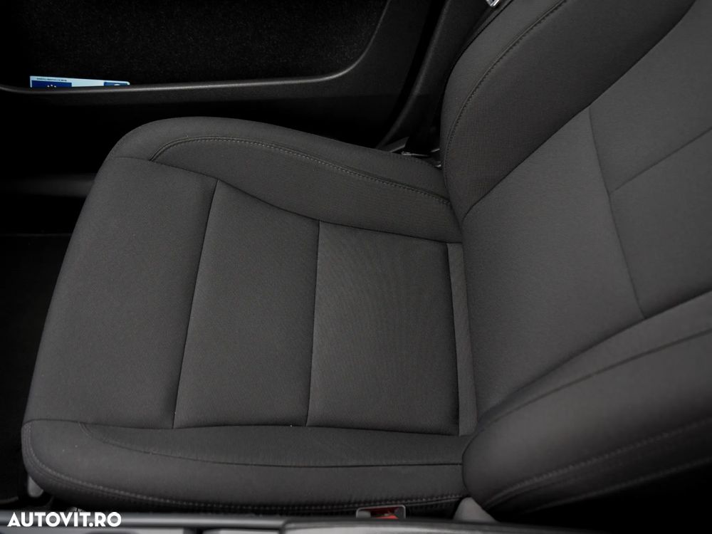 Volvo XC 40 B4 AT8 AWD Mild Hybrid Momentum Pro - 23