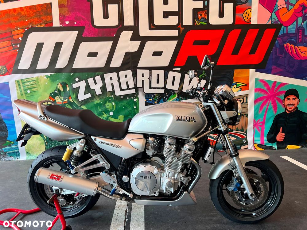 Yamaha XJR - 3