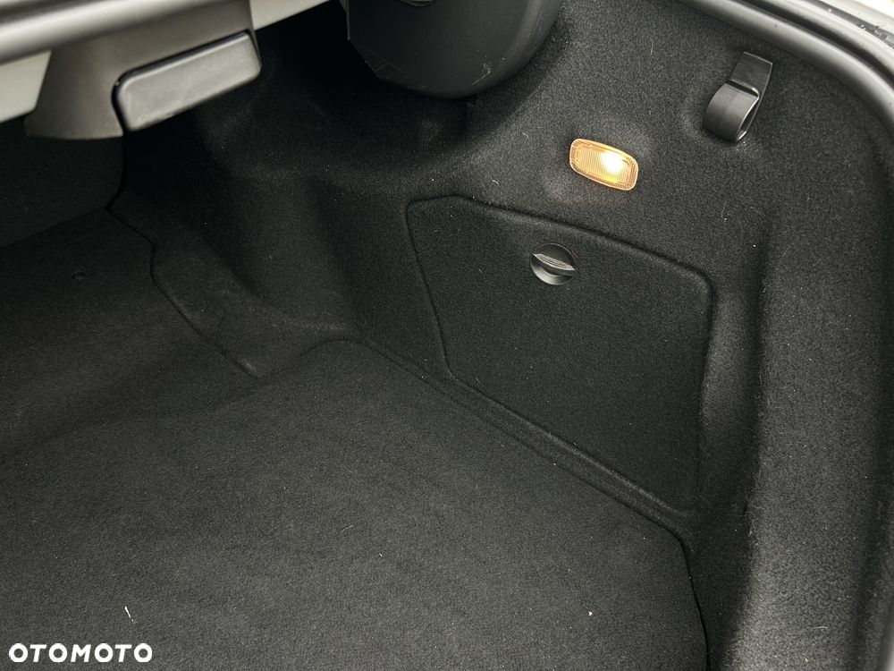 Mercedes-Benz Klasa C 180 BlueEFFICIENCY 7G-TRONIC Avantgarde - 33