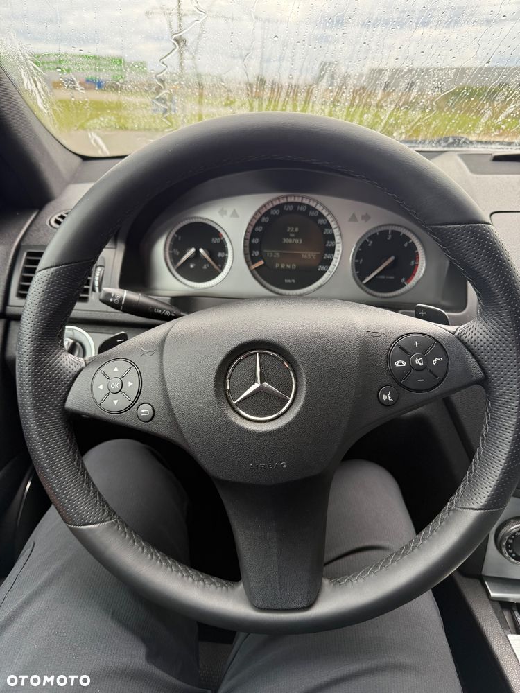 Mercedes-Benz Klasa C 220 T CDI DPF Automatik Avantgarde - 31