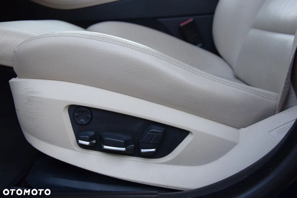BMW Seria 5 535i Sport-Aut - 24
