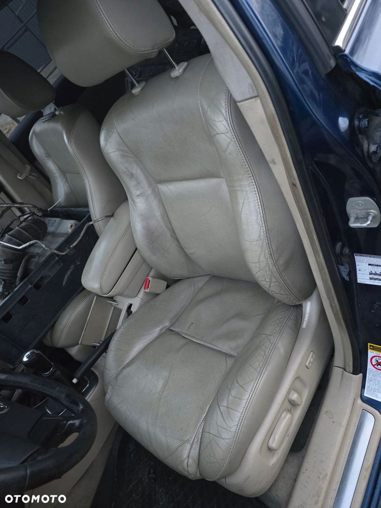 TOYOTA Avensis T25 fotel lewy skóra jasna fotel kierowcy EU - 2